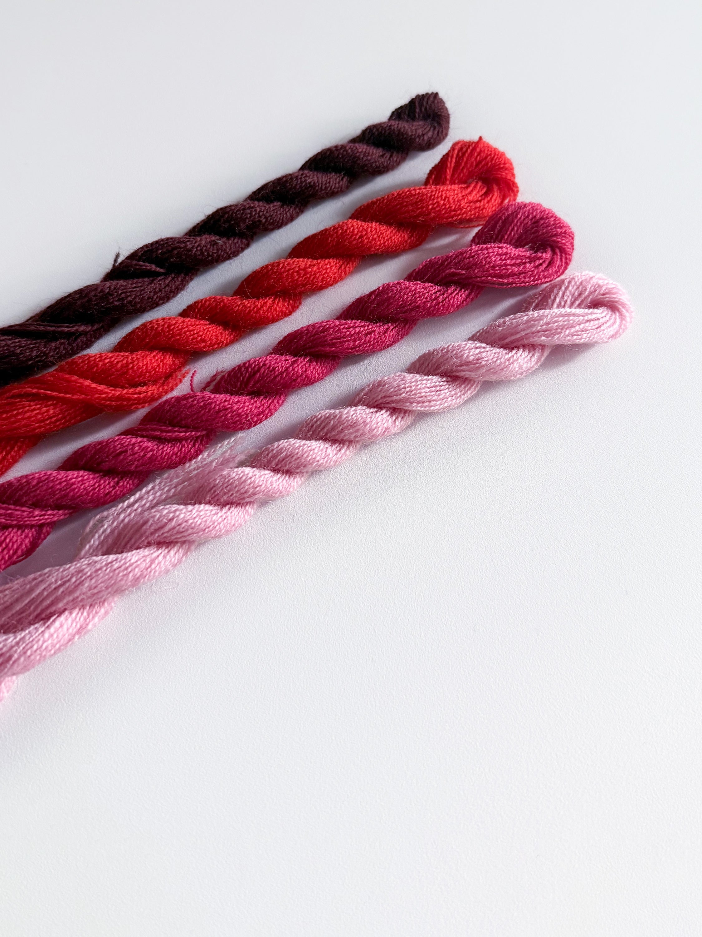 Uldbroderigarn | Røde farver